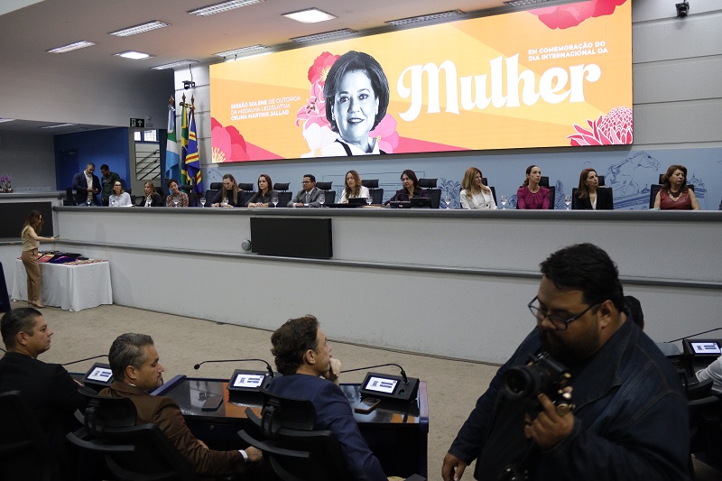 Camara mulher dra Oksman