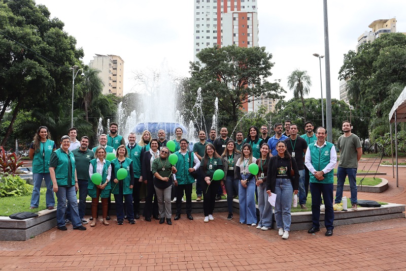 Defensores mutirao na praca