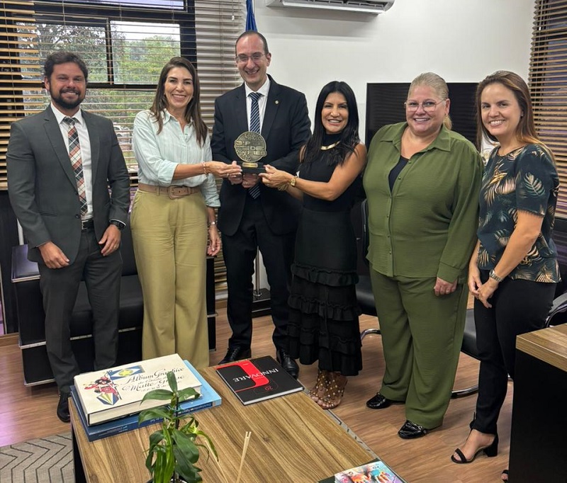 Defensoria recebe troféu pela participação na Corrida dos Poderes