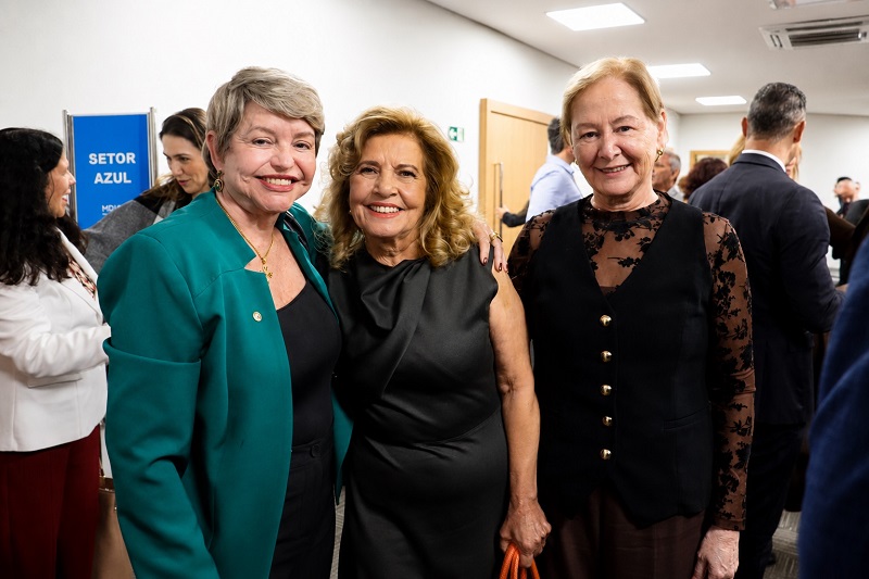 Defensoria participa de sessão solene em homenagem à procuradora de Justiça aposentada