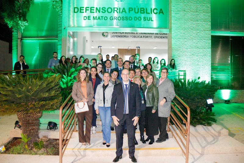 Unidades da Defensoria Pública recebem iluminação verde em celebração à semana institucional