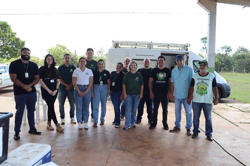 Mutirao assentamento equipe